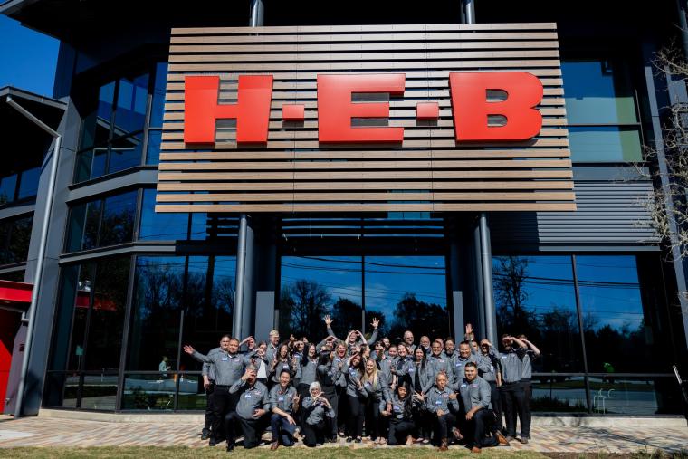 TX: H-E-B Opens Lake Austin Store, Its First Multi-Level Location In ...